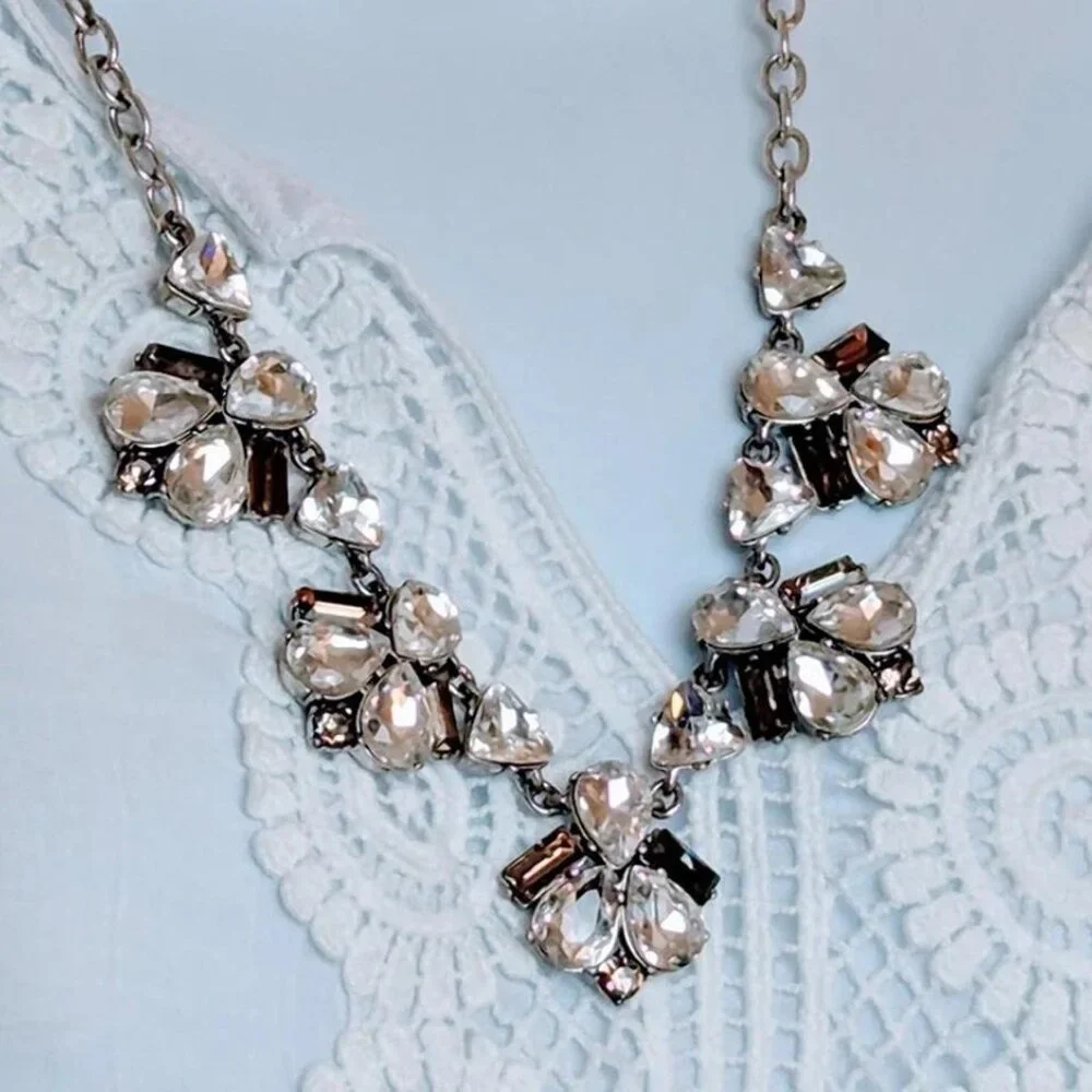 Beautiful Stella & Dot Silver Tone Rhinestone Statement Chain Necklace - Picture 3 of 4